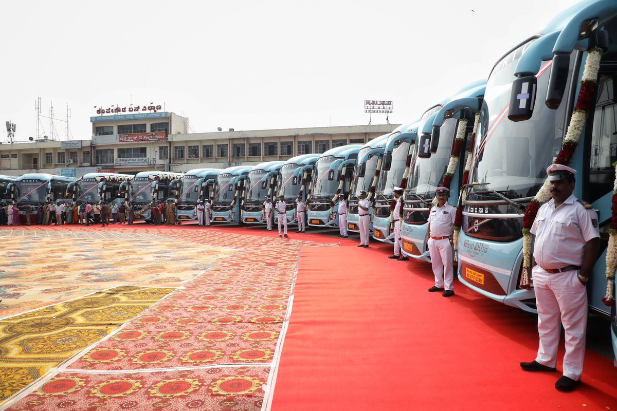 ChristinMP_'s tweet image. New Ambaari Utsav sleeper buses will operate on:  
Kundapura - Bengaluru: 2 buses, Mangaluru - BLR: 2, KIAL - Kundapura: 2, BLR - Nellore: 2, BLR- Hyderabad/HTC: 2 buses, BLR - Vijayawada: 4 buses, BLR - Ernakulam: 2 buses, BLR - Thrissur: 2 buses, BLR - Calicut: 2 buses.
