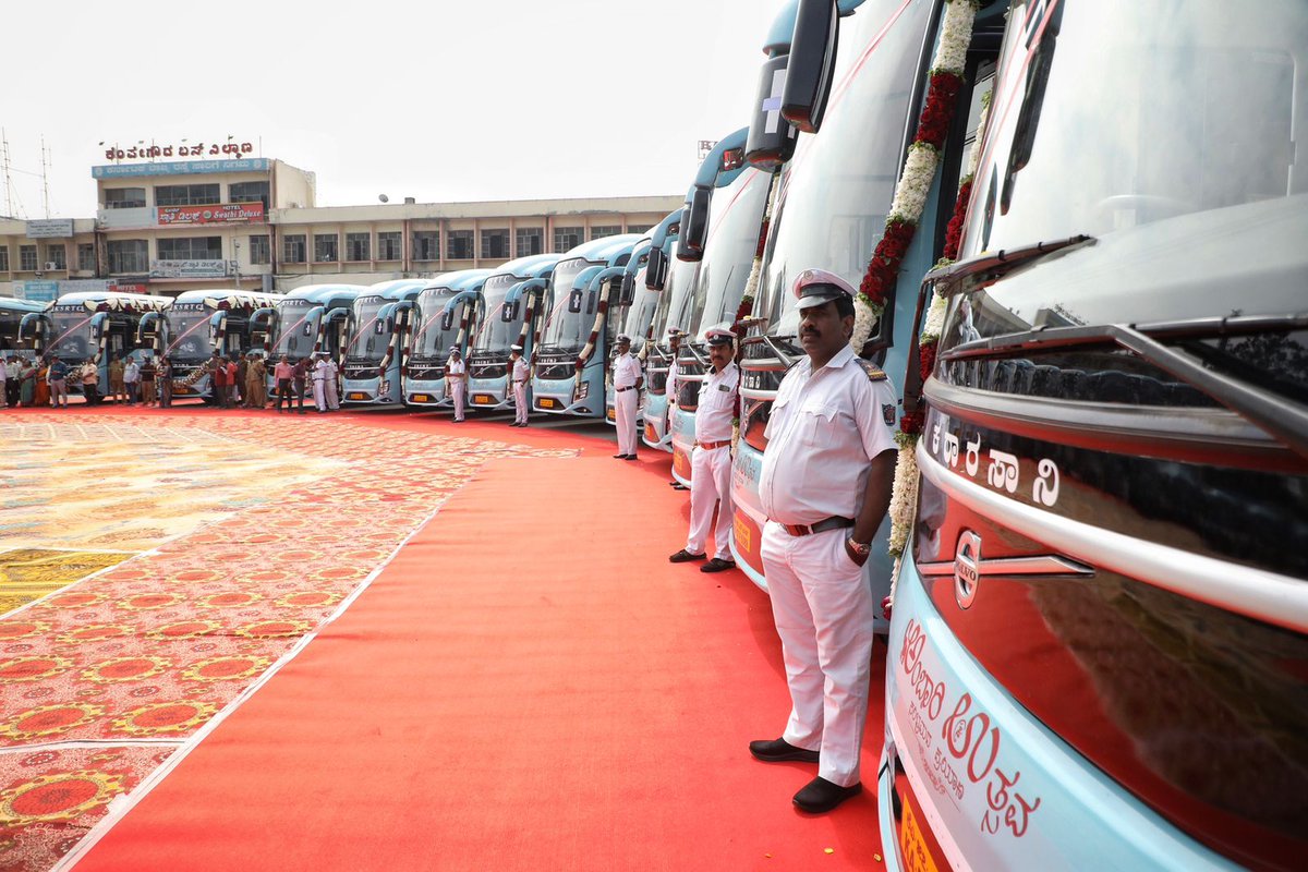 ChristinMP_'s tweet image. New Ambaari Utsav sleeper buses will operate on:  
Kundapura - Bengaluru: 2 buses, Mangaluru - BLR: 2, KIAL - Kundapura: 2, BLR - Nellore: 2, BLR- Hyderabad/HTC: 2 buses, BLR - Vijayawada: 4 buses, BLR - Ernakulam: 2 buses, BLR - Thrissur: 2 buses, BLR - Calicut: 2 buses.