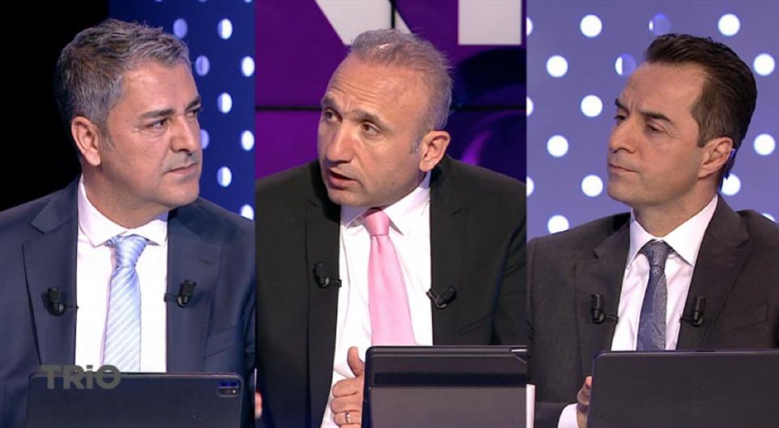 TRIO Programına göre hakem hataları olmasaydı süper ligde puan durumu.

1. Fenerbahçe (40)
2. Beşiktaş (35)
3. Samsunspor (32)
4. Galatasaray(30)
5. Göztepe (27)