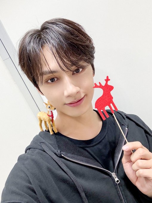 iuhncj's tweet photo. SO MANY JUN PICTURES TODAY #BLESSED #JUNLOVER3000 #ILOVEJUN https://t.co/GLfH92M62J