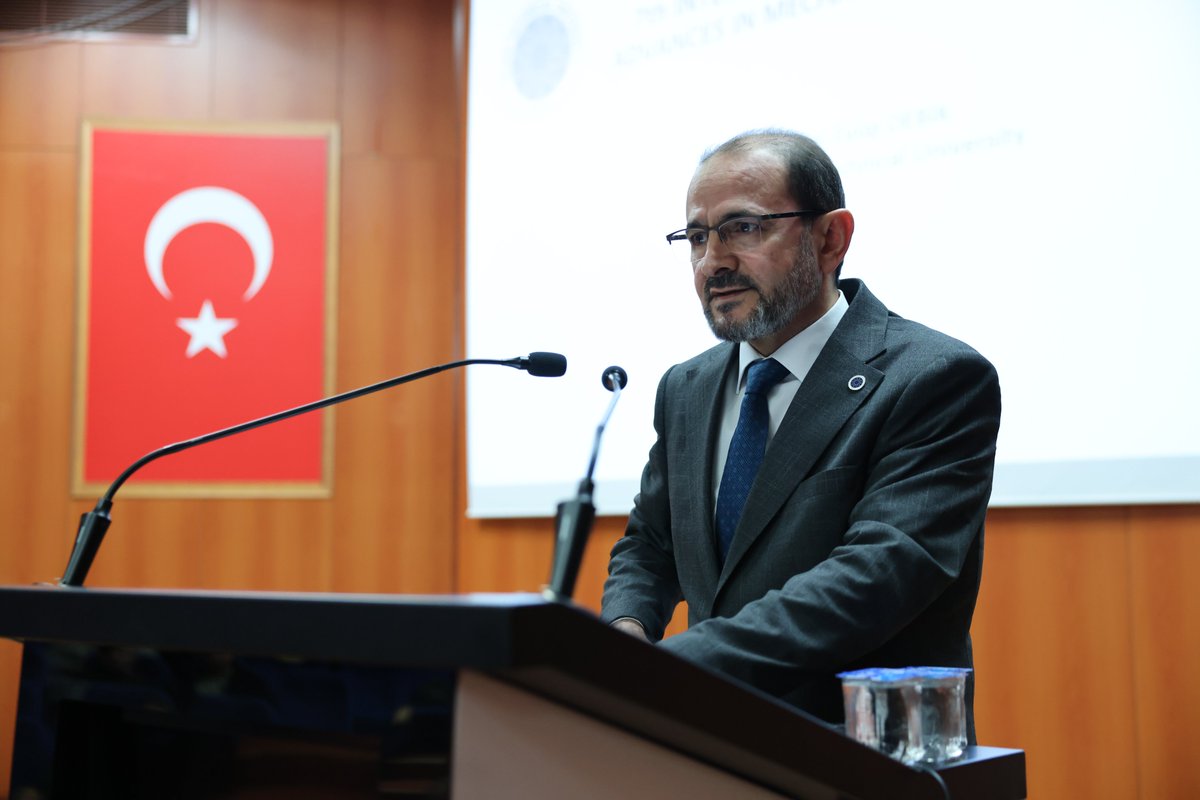eyupdebik's tweet photo. Yıldız Teknik Üniversitesi Makine Fakültesi ve Journal of Thermal Engineering iş birliğiyle uluslararası düzeyde 7.’si düzenlenen ‘Makine Mühendisliğinde Gelişmeler’ konferansında akademisyen ve sektör temsilcileriyle bir araya geldik. 

Makine mühendisliği, yalnızca teknolojik yeniliklerin değil aynı zamanda daha iyi bir gelecek inşa etmenin anahtarıdır. Bu konferansın, sürdürülebilir çözümler geliştiren, inovasyona yön veren ve bilim dünyasına değer katan projelere ilham olacağına yürekten inanıyorum.

Katılım sağlayan ve katkıda bulunan herkese teşekkür ederim.

#TürkiyeninYıldızı

@YtuMakFakultesi
