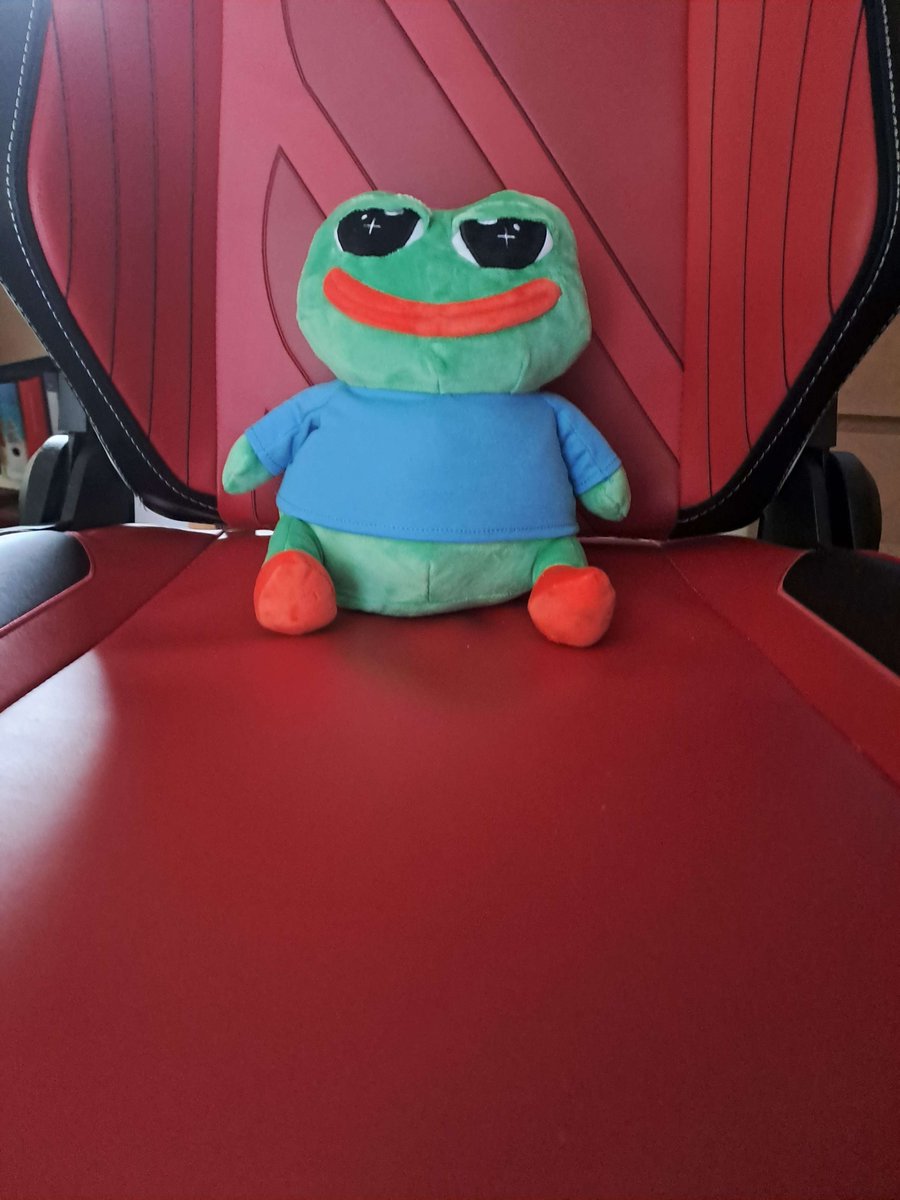 Da hab ich auch einen Peepo bekommen. Großes Danke an <a href="/Fuxelbau/">Fuxel</a> und <a href="/luthersDE/">LUTHER</a> . Frohe Weihnachten, feiert schön mit der Familie und auf ein guten Rutsch ins neue Jahr. ❤️