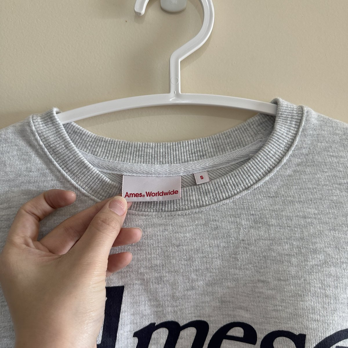 Octoberstuff's tweet photo. AMES-WORLDWIDE
SIGNATURE LOGO SWEATSHIRT LIGHT GREY
สีเทาสว่างผ้ายังใหม่ น้องมีตน ตรงแขนหน่อยแบบจางน้า ♡9/10 Size : อก 46 ยาว 22 Price : 450 บาท ส่งฟรี #สเวตเตอร์เกาหลี #สเวเตอร์เกาหลีมือสอง #ตลาดนัดBUS #พรีออเดอร์เกาหลี #ตลาดนัดaespa #สเวตเตอร์มือสอง #amesworldwide https://t.co/xcgTdCsl2s