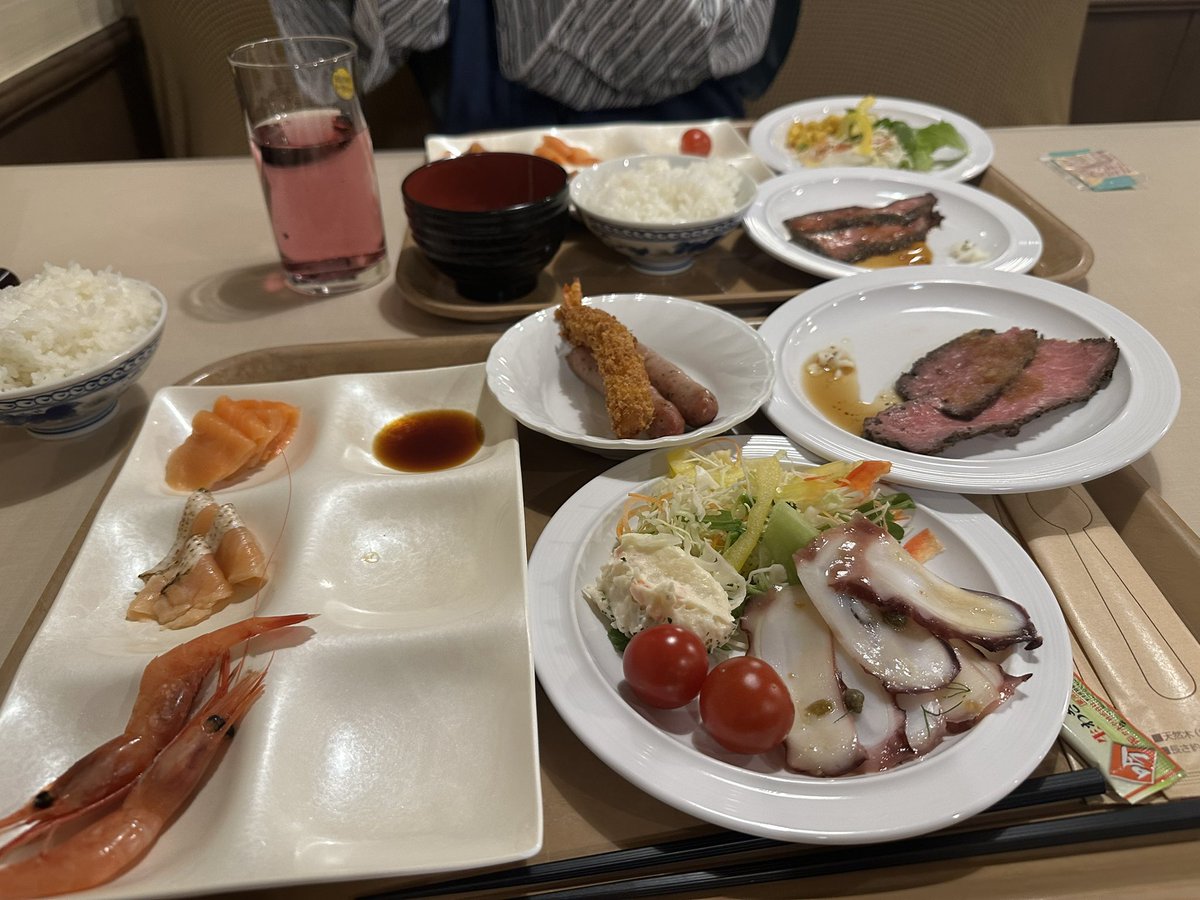 P04374544's tweet photo. 箱根旅行!
色々美味かった(*´﹃｀*)
下から出るタイプのビールサーバー初体験やけど暴発しちゃった💦 https://t.co/wMcPkKgDdh