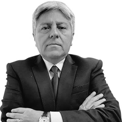 justiciaparalau's tweet photo. REYNALDO "MOQUILLO" MOQUILLAZ ORELLANA 

ESTE NEFASTO PERSONAJE PRETENDE QUE @SUNAT y @MEF_Peru LO NOMBREN COMO ADMINISTRADOR PERO TIENE PERLAS NEGRAS EN SU PASADO
#SunatNoSeVenda
#MefNoSeVenda

@SUNATOficial y @MEF_Peru No se vendan, con los mercenarios que quieren sangrar a @Universitario y volverlo a endeudar, mientras la ex constructora Gremco se frota las manos.

Historia: "Moquillo" fue incondicional de Alfredo González y nunca cumplió sus obligaciones cuando presidió la Junta Revisora de Cuentas y, por el contrario, maquilló estados financieros en el 1995-2000, iniciando la deuda descomunal actual, convenientemente a favor de la SUNAT ¿Son socios? ¿artimaña del Gbno. para controlar a la U?

En los 90s, Alfredo González le facilita su ingreso a AeroContinente narco-empresa donde tuvo la misión de "arreglar" la contabilidad como hizo en Universitario.

Luego, Alfredo lo lleva como tesorero en su tercer mandato y fue autor intelectual del fideicomiso en Coril (Salomón Lerner) para encubrir los préstamos de su comadre Matilde Pinchi Pinchi.

Como tesorero nunca hizo auditoría alguna a los contratos de Gremco, ya que es allegado a ellos (todavía) y ahora quieren que @SUNATOficial y @MEF_Peru lo nombren como Administrador Provisional de la U para facilitar sus oscuros negocios y, así, el regreso de la quebrada constructora Gremco y todas sus empresas vinculadas.
Estuvo al mando de la parte final del arbitraje que favoreció a Gremco y nunca le interesó defender los intereses institucionales, favorecié ndose él de la U.

Otra perla más es el supuesto préstamo al Club el cual cobró INTERESES ESCANDALOSOS que curiosamente son de conocimiento de @SUNATOficial como se observa de la imagen de este tuit. La administración de @jferrari5 lo advirtió.

¡El MOQUILLO MOQUILLAZA Y GREMCO NUNCA MÁS!
BLOQUE DE LUCHA JPLU 💪 ESTÁMOS - ATENTOS/ VIGILANTES Y LISTOS A SALÍR 💥

Ministro Arista @MEF_Peru esperemos que mas bien remueva al vende pavos de @SUNATOficial

Suenan nuevamente los Tambores de Lucha ✊ 🥁
@ImparatoVelazco
@fadrian106 @GMFPERU
@FiscaliaPeru
@MEF_Peru @MinjusDH_Peru @IndecopiOficial 

DATO: ¿Quién es Palmer Luis de la Cruz Pineda?  Parece el "contacto"  en @SUNATOficial. ¿Le habrá comprado su combo navideños al Superintendente? O los Levis, Gremco y Plaza Hogar ya saben en qué restaurante almorzar?
@trinchera_nort @barra_U_oriente @GARROCC2004 @ViejosTablones @LaComunidad1924 @SocioUAdherente @ColectivoWORLD @tiempocrematv @Luckike1 @GARRACREMAYROJO @GarraeHijas @comurunners1924 @DaleUTrujillo @lossueltos1988 @EspectaculoTN @12CarlosAndres @SociosU1924 @alexisbarboza74 @ydalejuanma @nicolassalazarl @UnidosxLaU @007Richard @alfredoferrerod @CesarNakazaki @BazanElejalder