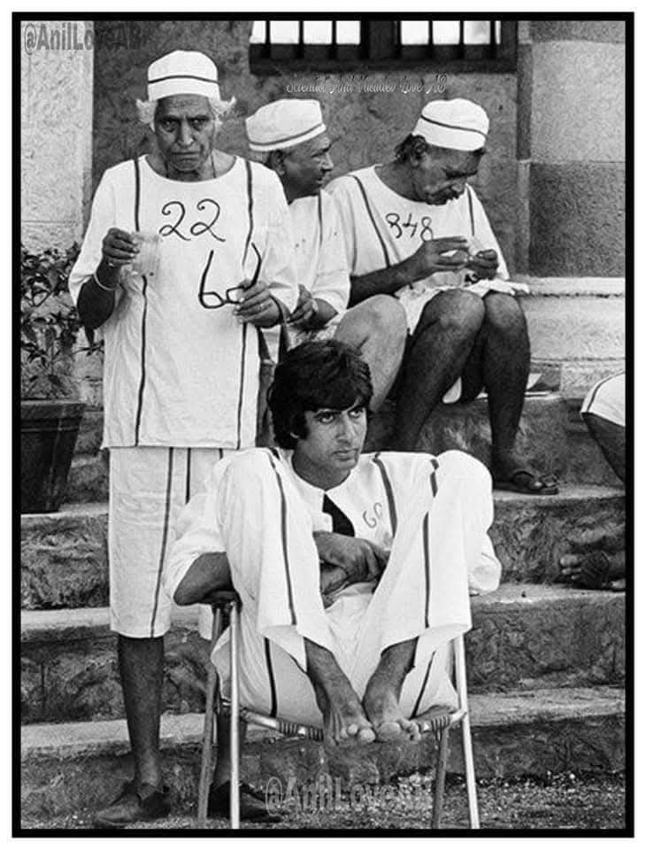 DrAnilLoveAB's tweet photo. Congratulations on completion of🎉🌹💐
#43YearsOfKaalia (25 December 1981)
My Dear Guruji Shri @SrBachchan Sirji &
#Amjadkhan ji #kaderkhan ji #Pransab ji 
#AshaParekh ji #ParveenBabi ji 
#Jagdeep ji #RamSethi ji & Team 
Written by #InderRajAnand ji #TinnuAnandji & Team 
Directed by #TinnuAnand ji 
Produced by #IqbalSingh ji
Music by #RahulDevBurman ji
Lyrics:  #MajroohSultanpuri ji