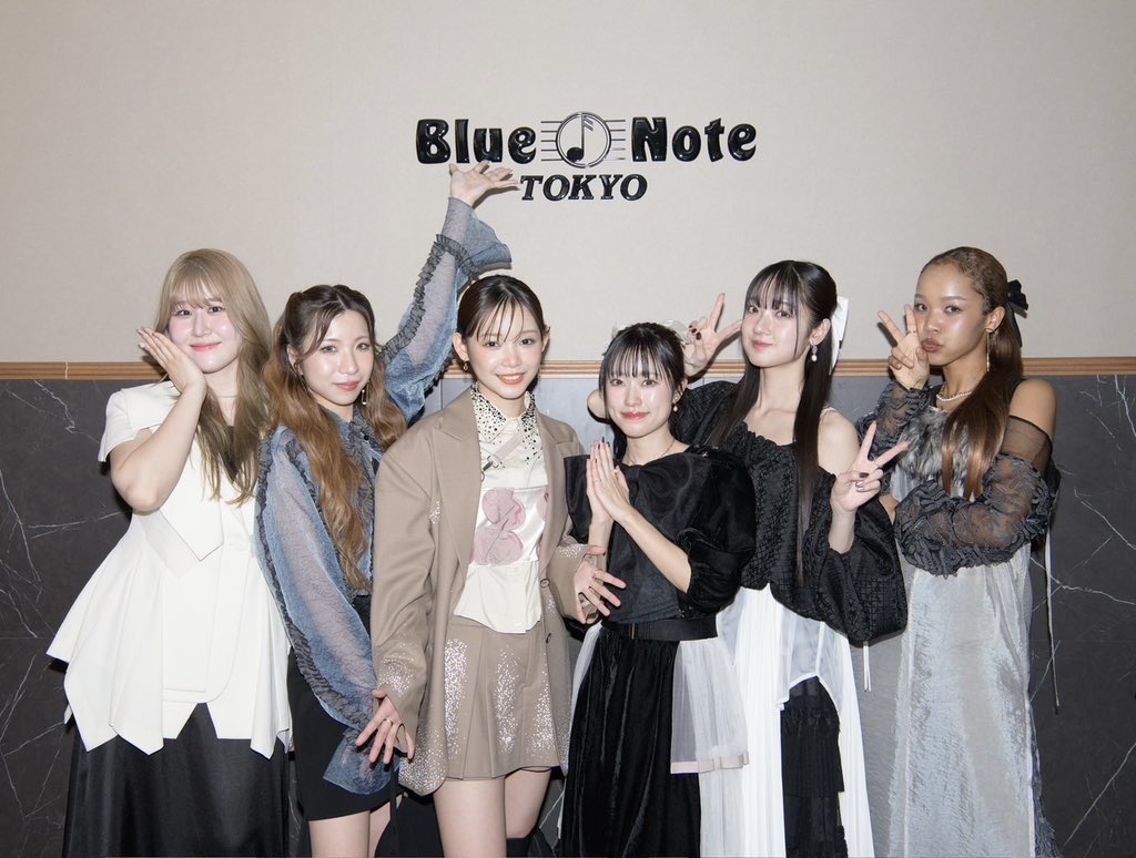 ka__lgm's tweet image. Little Glee Monster 10th Anniversary 
Christmas Special Live 
in Blue Note
ありがとうございました！！！

とっても楽しかった！！！
みんな楽しんでくれましたか？？

とっても至近距離で、みんなの素敵なディナーを奪えるくらいの距離でした🍽️笑

素敵な時間をありがとう！
#bluenote
#お花感謝