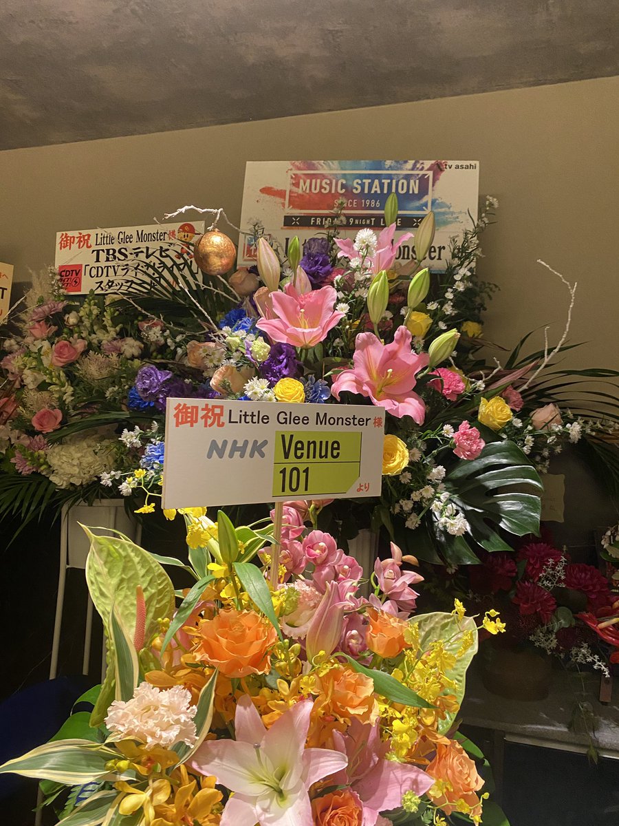 ka__lgm's tweet image. Little Glee Monster 10th Anniversary 
Christmas Special Live 
in Blue Note
ありがとうございました！！！

とっても楽しかった！！！
みんな楽しんでくれましたか？？

とっても至近距離で、みんなの素敵なディナーを奪えるくらいの距離でした🍽️笑

素敵な時間をありがとう！
#bluenote
#お花感謝