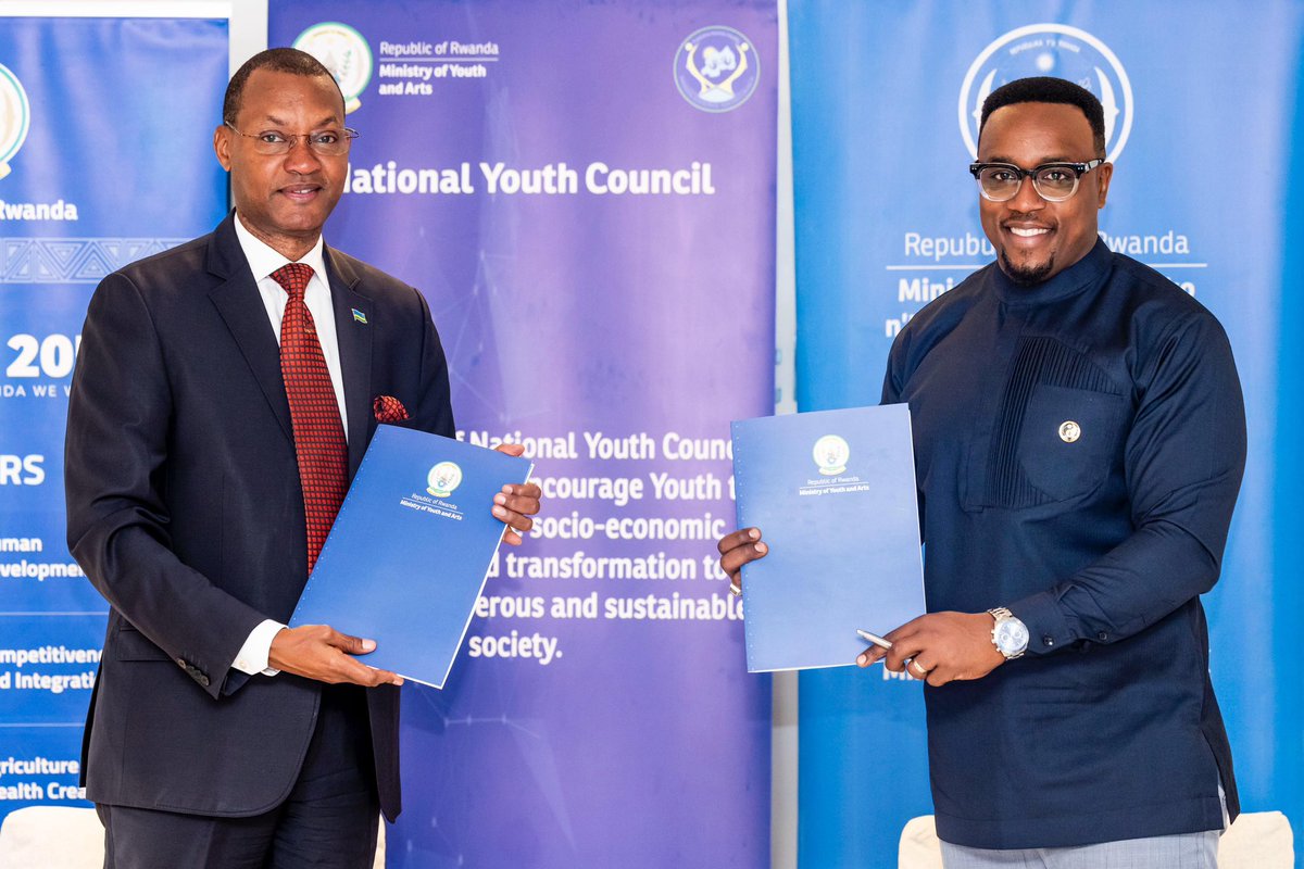 RwandaYouthArts's tweet photo. Today, the Ministry of Youth &amp; Arts and @RwandaYouth staff attended the handover ceremony as outgoing PS @ParfaitBus handed over to incoming PS @NgaboBrave. Staff &amp; Senior Management expressed gratitude to the outgoing PS for his leadership &amp; pledged support to the incoming PS. https://t.co/Hke7NXW2Ob