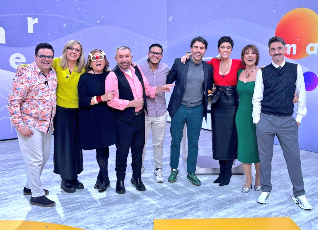AlbertoGuzmanU1's tweet photo. 🎁📺♥️🎄 Desde @MananerosTVE, FELIZ NAVIDAD. @WonderWomanPSR @mabelgalaz @Paradadecine @GranadosRafa #AlbertoHerrera @MiriamMoreno_tv @YosoyLauLobo @Diego_Reinares @rtve @La1_tve @LaCometaTv #TV #televisionespañola https://t.co/VCBnu4f9G1