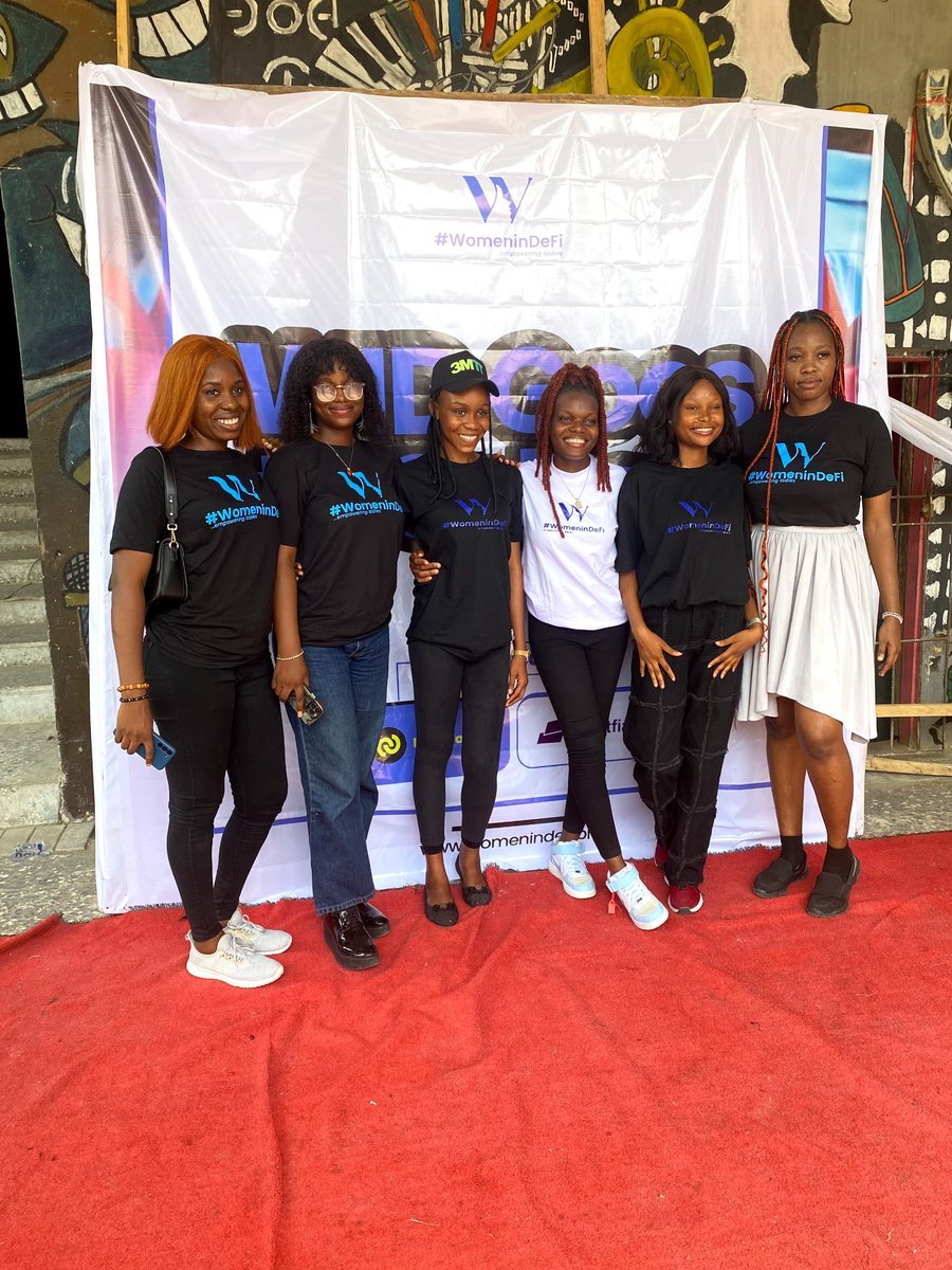 reretarela's tweet photo. This was also at WID goes to school, there were a couple volunteers and team leads in this picture.
#DefiMasWithWID #womeninDefi #WIDBaddies https://t.co/VCbMhxIuYp