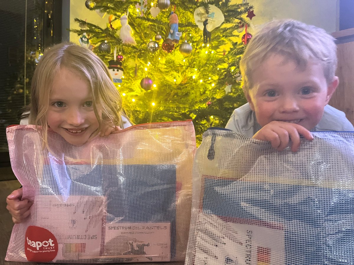 Can you give £24 for a Christmas gift this Christmas eve?🌟🎆

£24 could provide a specialty art pack for a child to use in life changing art therapy sessions, and beyond. 🎨

Give your Christmas gift here:  teapot-trust.org/give-a-christm…

Thank you for helping us change lives ❤️