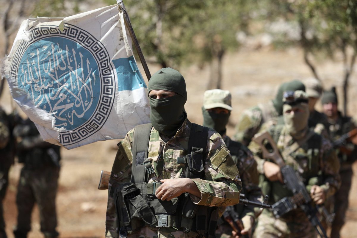 🧵I have studied #HTS for the last 8 years, and here is a curated selection of articles to help you understand its evolution, governance, and politics—spanning its inception in 2012 to the present in #Syria: 1/8