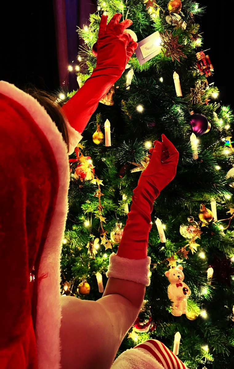 A final touch, can make all the difference…

The alluring ladies of the Naughty Woman wish you all an enchanting Xmas  ❤️🎄

#MerryChristmas #Christmas2024 #Xmas #Kerstavond #Kerst #FelizNavidad #FroheWeichnachten #BonneNadal #HappyHolidays2024