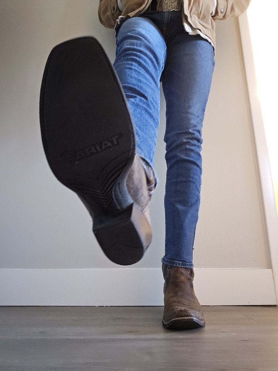 FindomHigh's tweet photo. We know you need this. I'm everything you need. Flooding your brain. Mind fucking you. Taking &amp; spending your ca$h. Forgetting about you as you crawl back for more. Stop wasting our time. Get on your knees and lick these boots.
#findom #cashmaster #finsub #cashcow #bootefetish https://t.co/KCeZGGJfIG