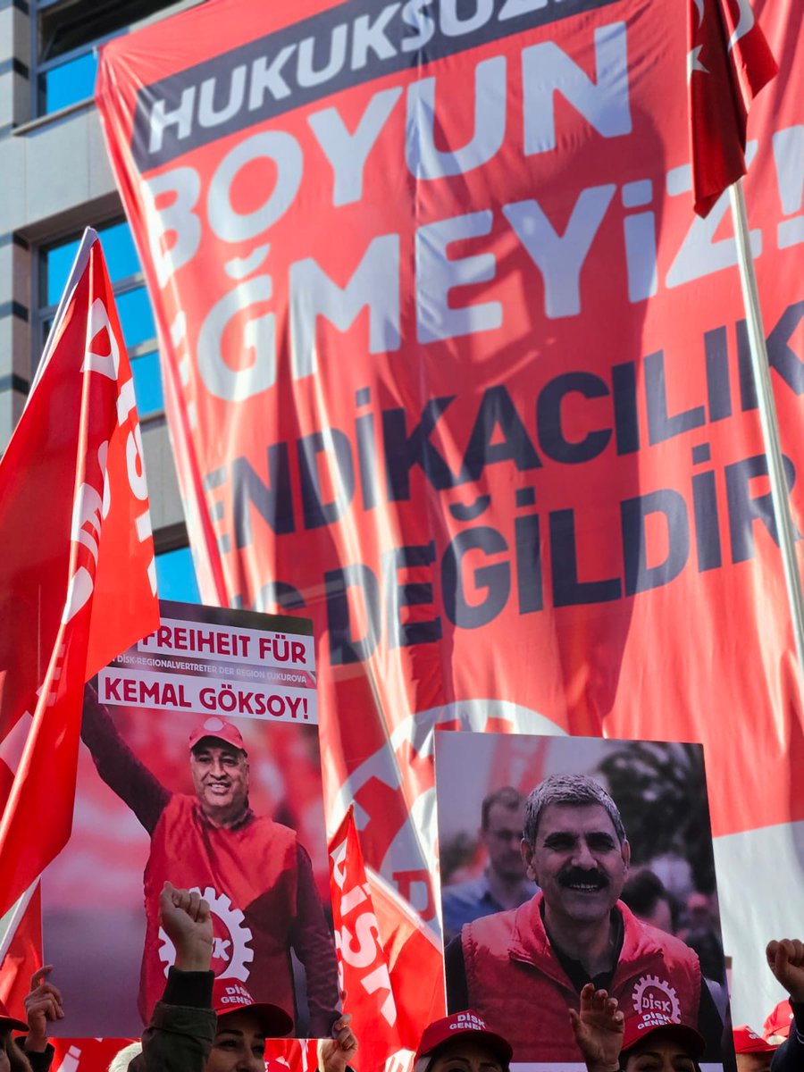 29 gündür haksız hukuksuz biçimde tutuklu olan DİSK Genel Başkan Yardımcısı ve Genel İş Genel Başkanı Remzi Çalışkan özgürlüğüne kavuştu.
Remzi Başkan artık aramızda; Kemal Başkan da en kısa zamanda aramızda olacak! 
İnadına Sendika, İnadına DİSK!