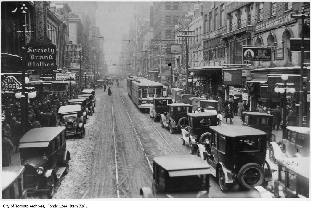 Toronto Archives (@torontoarchives) on Twitter photo Christmas Eve traffic on Yonge Street! The view looking north from King Street, in 1924.
ow.ly/IWYb50UnIwJ #OnThisDay #OTD #TOHistory #TorontoArchives Christmas Eve traffic on Yonge Street! The view looking north from King Street, in 1924.
ow.ly/IWYb50UnIwJ #OnThisDay #OTD #TOHistory #TorontoArchives