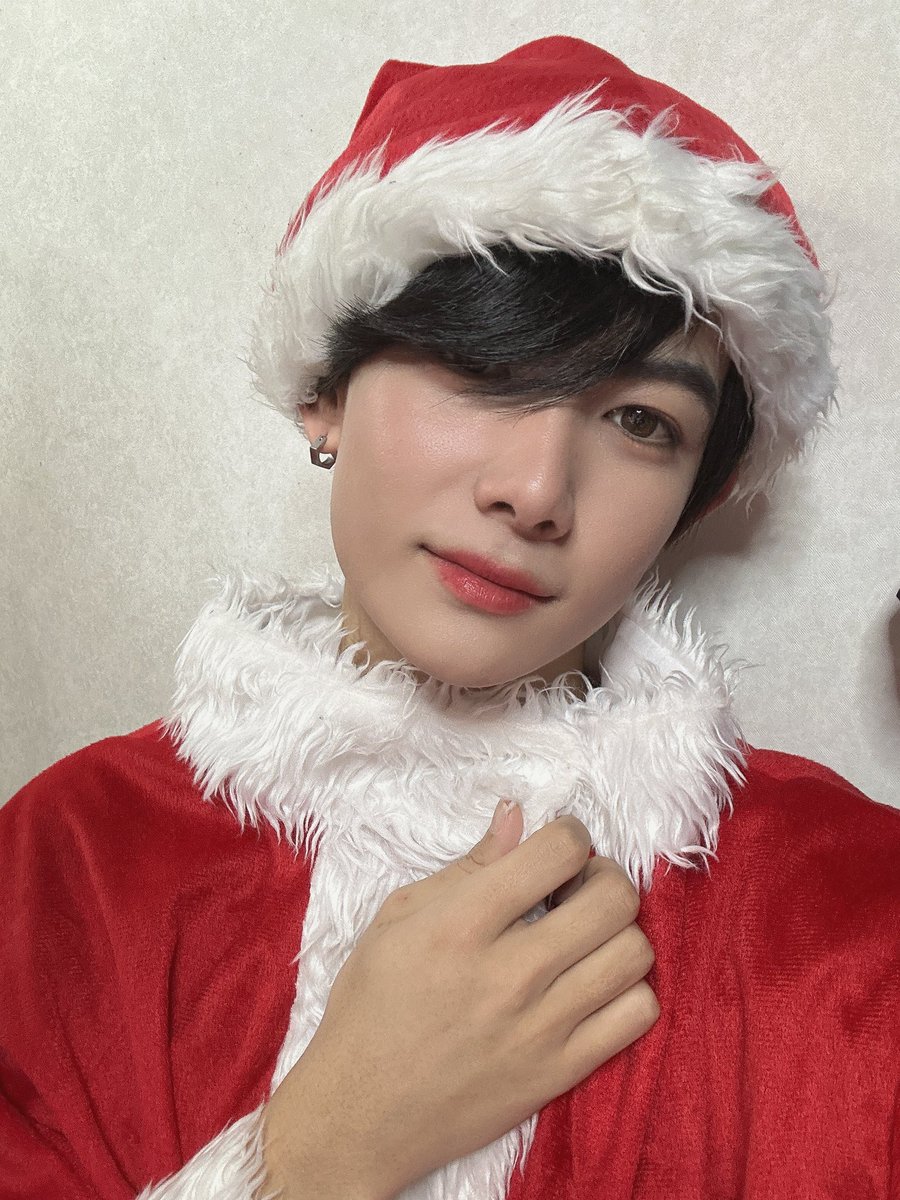 IBUKI070401's tweet photo. クリスマス公演ありがとう！
今日はクリスマスイブでしたー！
みんなサンタクロースなったよん🎅
明日もクリスマスだから、良いクリスマスにしよ！
今日も来てくれてありがとう！🙇‍♂️ https://t.co/LWMsL6Uv4g