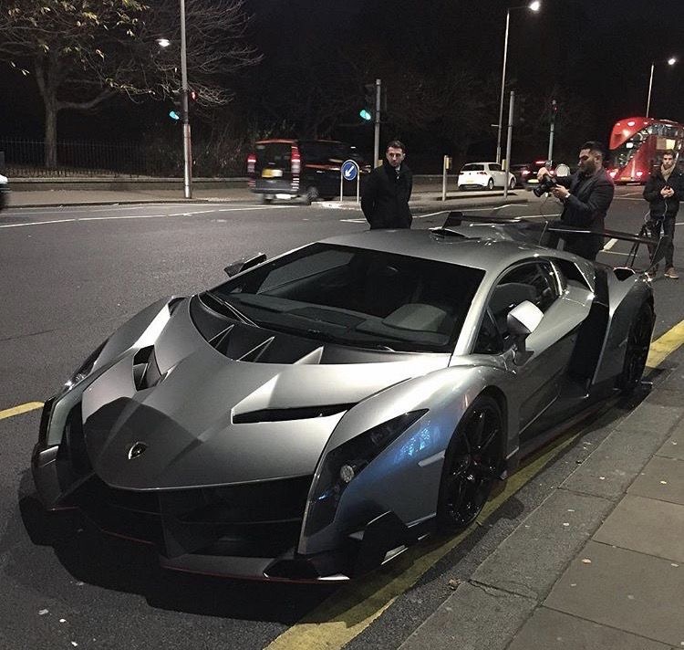 Momononnn's tweet photo. "A car doesn’t just take you places; it creates memories." https://t.co/H5jph6sUsW