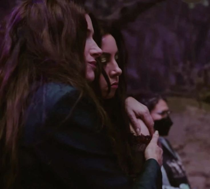 SurvivorOfSalem's tweet photo. -Lᴏᴠᴇ ᴏғ ᴍʏ ʟɪғᴇ, ʏᴏᴜ'ᴠᴇ ʜᴜʀᴛ ᴍᴇ
Yᴏᴜ'ᴠᴇ ʙʀᴏᴋᴇɴ ᴍʏ ʜᴇᴀʀᴛ, ᴀɴᴅ ɴᴏᴡ ʏᴏᴜ ʟᴇᴀᴠᴇ ᴍᴇ
Lᴏᴠᴇ ᴏғ ᴍʏ ʟɪғᴇ, ᴄᴀɴ'ᴛ ʏᴏᴜ sᴇᴇ?- https://t.co/anwkbelAM1