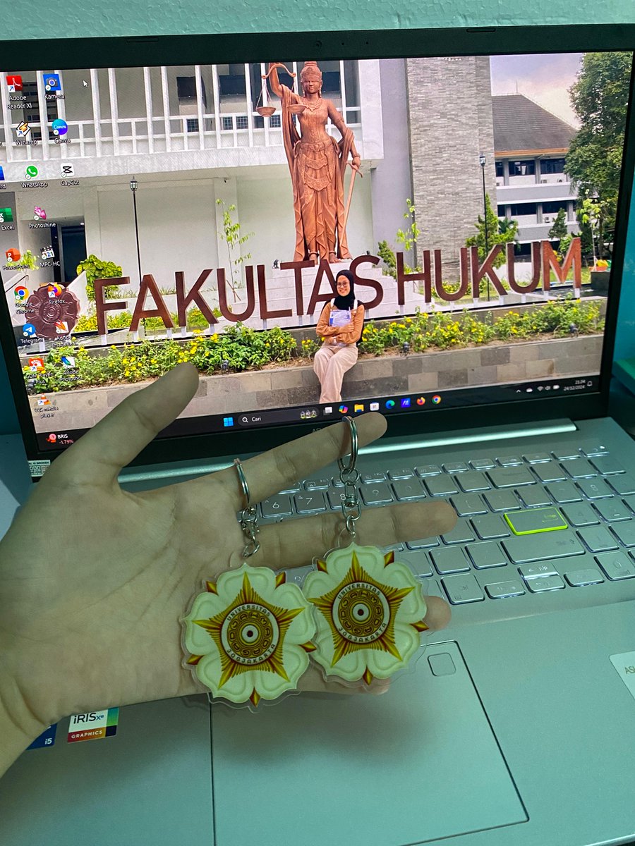 jscranggita's tweet image. ya Allah mudahkanlah dan lancarkan semoga jessica atas ijin Allah bisa di terima di snbt 2025 dengan nilai rata-rata 750++++ fakultas hukum Universitas Gajah Mada, mudahkan juga semua orang &amp;amp; teman-teman jessica di luar sana yang sedang menjalani gapyear.
#fhugm
#snbt2025 
#ugm