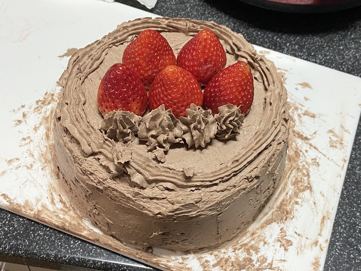 14Jbi's tweet photo. 塗るだけですがケーキをつくりました。
とても難しかったです。精進します。

メリークリスマス🎄🎅 https://t.co/RBCqtuQ0sG