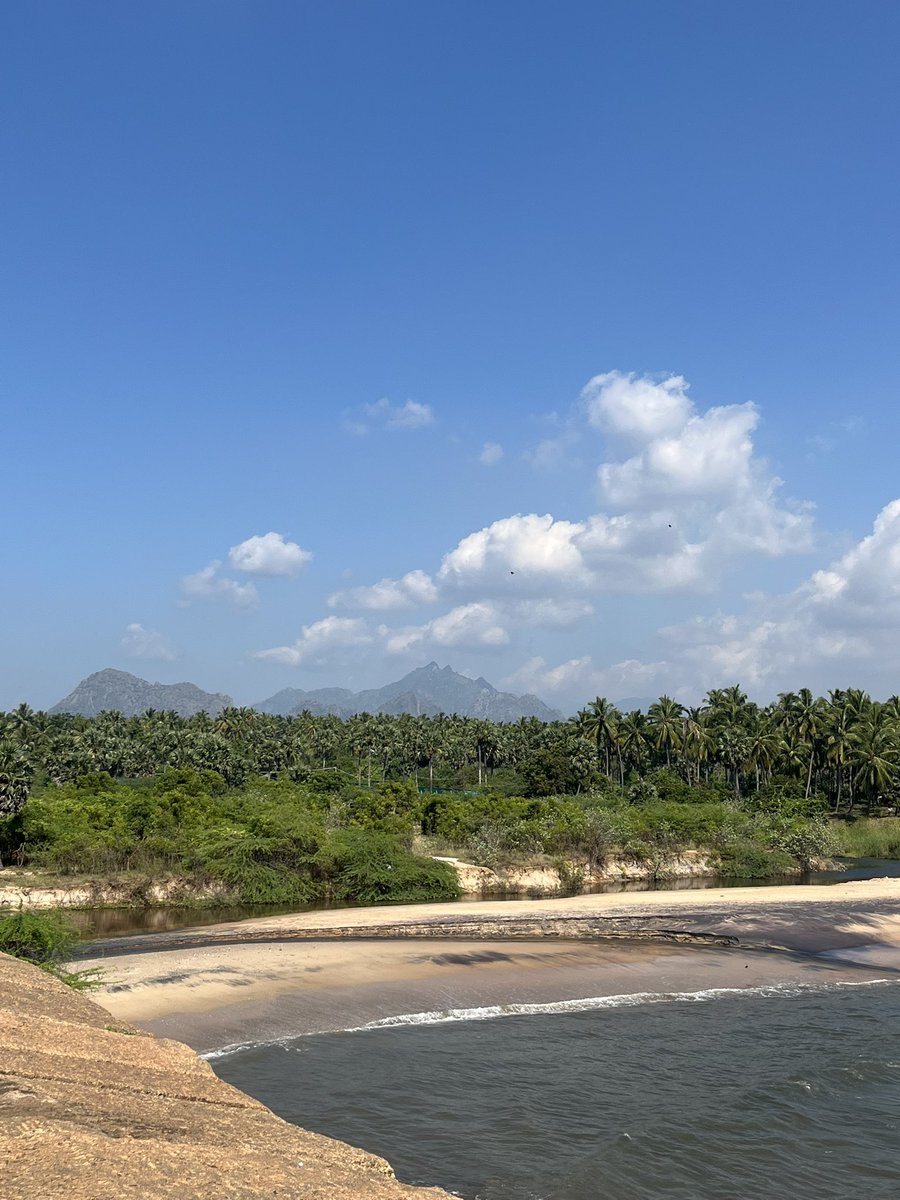 giri619's tweet photo. Visited Vattakottai today, an 18th century fort built by the Tranvancore kings. Offers some stunning views of the western ghats and the ocean ! https://t.co/1mxV4W15mU