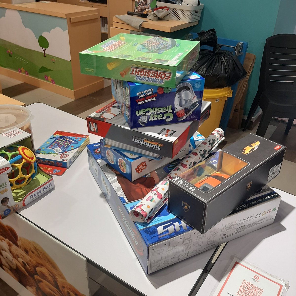 Dont know why I feels like wanna buy some toys today. Im gonna give all this to a random kids that i see tomorrow.

For u guys, guess the price of all this in USD and im gonna give some $PENGU to the nearest and fastest guess

Run this for 24h starts from now
Repost and like ❤