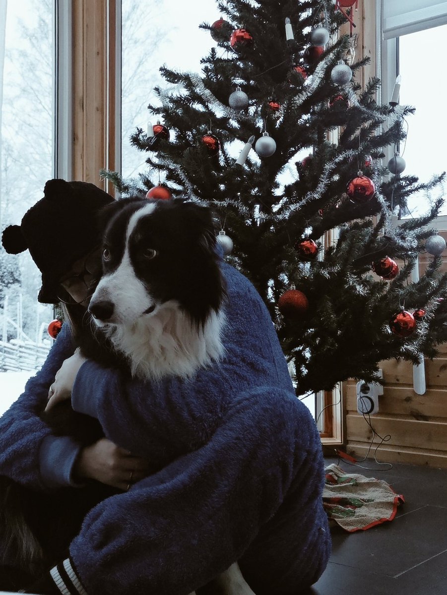 retsys's tweet photo. Celebrating Christmas on the 24th lika a boss. 

Merry cozy Christmas everyone 🤶🏼🤍 https://t.co/oRTRy543n9