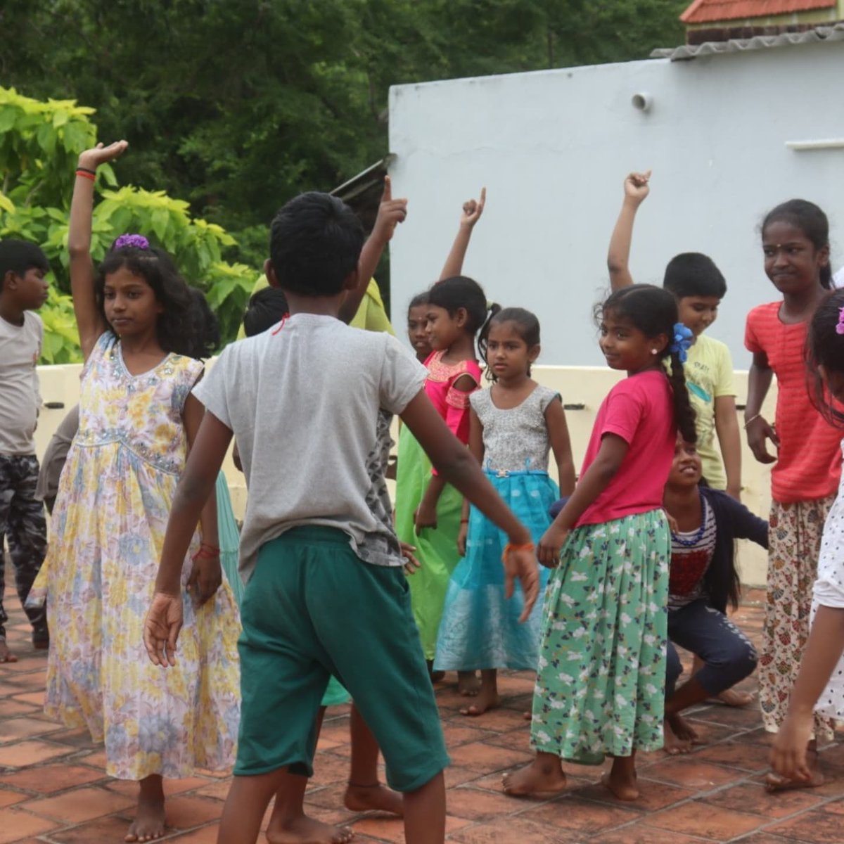 SharanaOfficial's tweet photo. The half-yearly holidays are here, & so are the exciting holiday activities at Sharana! Today, 50 children joined us at our new centre, where they enjoyed a day filled with fun games, painting, & movie screenings, with friends.
#sharanango #NGO #holidayactivities
@MinistryWCD https://t.co/bkAoKowofu