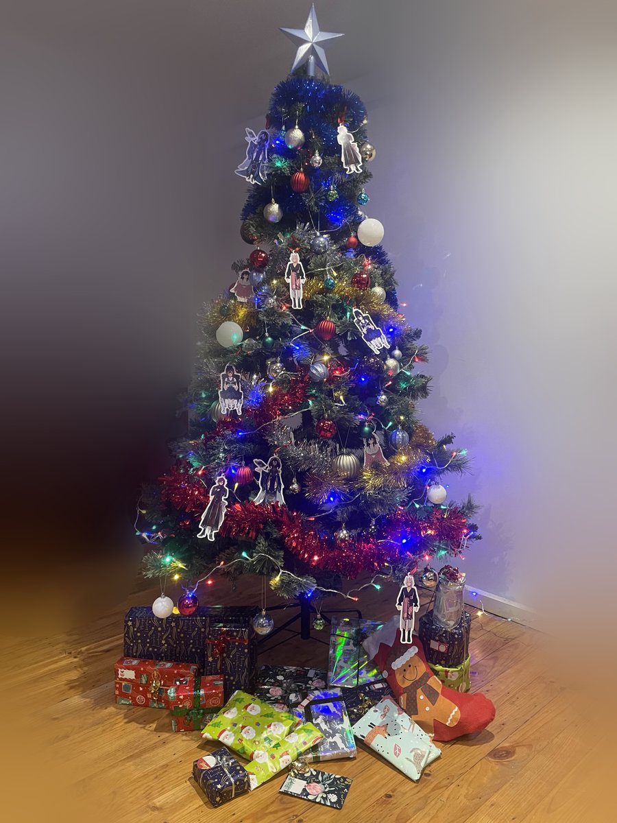 A Merry Christmas and Happy Holidays to everyone from Australia - and from 🦋📘 <a href="/ZaneDaseVT/">Zane Dase 夏畫 || 🇭🇰🦋📘(BSKY)</a>  and 🌻⏳myself! It took some time to put together and fluff up the tree, then decorate it with (zoom in!!) us!!!! 🎄

[🦋📘+🌻⏳]
