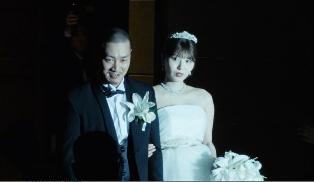 livedoornews's tweet photo. 【祝】Benjazzy、ハニートラップの仕掛け人だった女性と結婚
https://t.co/Br4wh1nUrZ

ドッキリ企画で終了したと思われていた2人だったが、番組終了後にBenjazzyが女性をご飯に誘い、お付き合いへと発展。子どもを授かったことをきっかけに、2024年5月に入籍したという。 https://t.co/pQoNVs8Kge