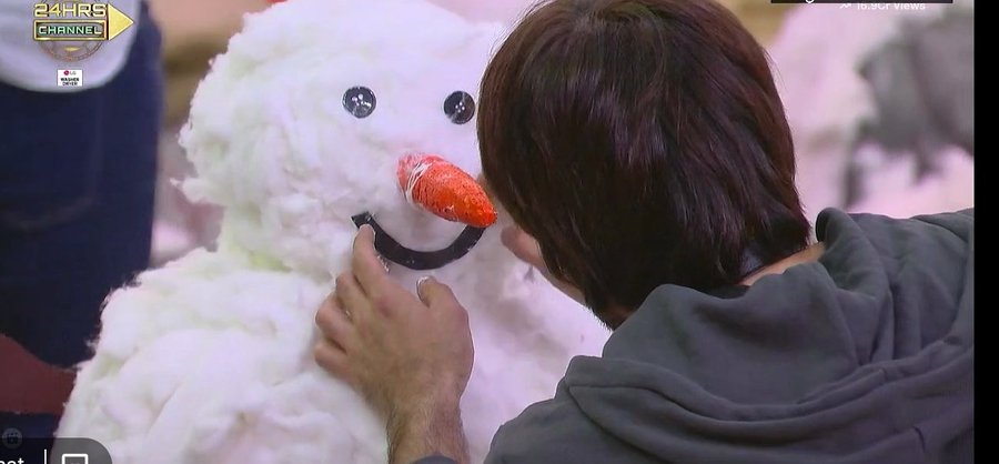 Cutie Ne Kitne Focus Se Itna Pyara Snowman Banaya Hai! ☃️🧡

#VivianDsena #BiggBoss18 #BB18