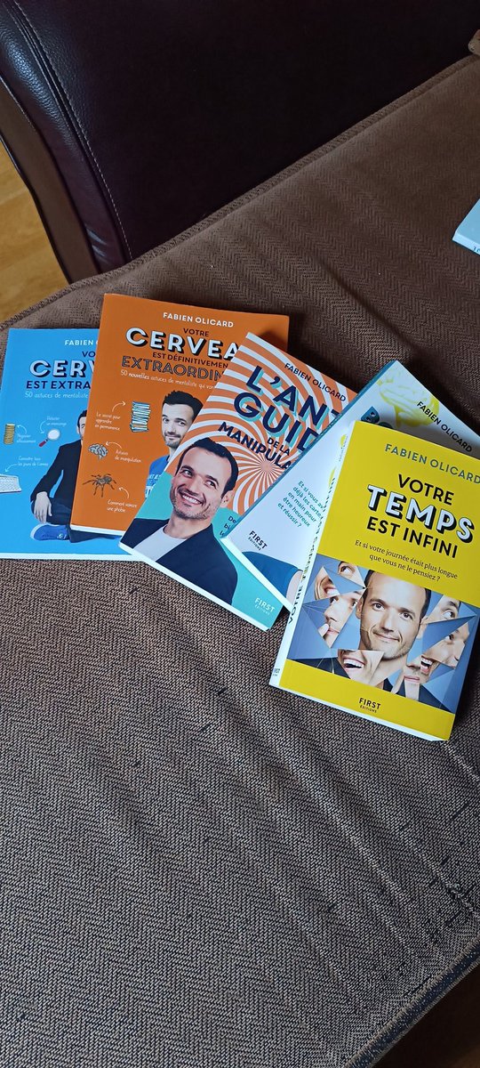 Une pensée pour <a href="/fabienolicard/">Fabien Olicard</a>, une personne géniale, qui a continué de nous nourrir de ses œuvres, même lorsque nous n'étions plus rentable pour faire de la visibilité ! Hier on s'est bien marré avec une soirée "menteur menteur" si tu nous lis, merci l'ami !