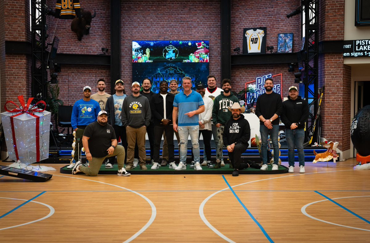 PatMcAfeeShow's tweet photo. Merry Christmas Eve beautiful people

We appreciate yinz more than you could imagine.

Let’s enjoy this life. https://t.co/innrgwQWEL