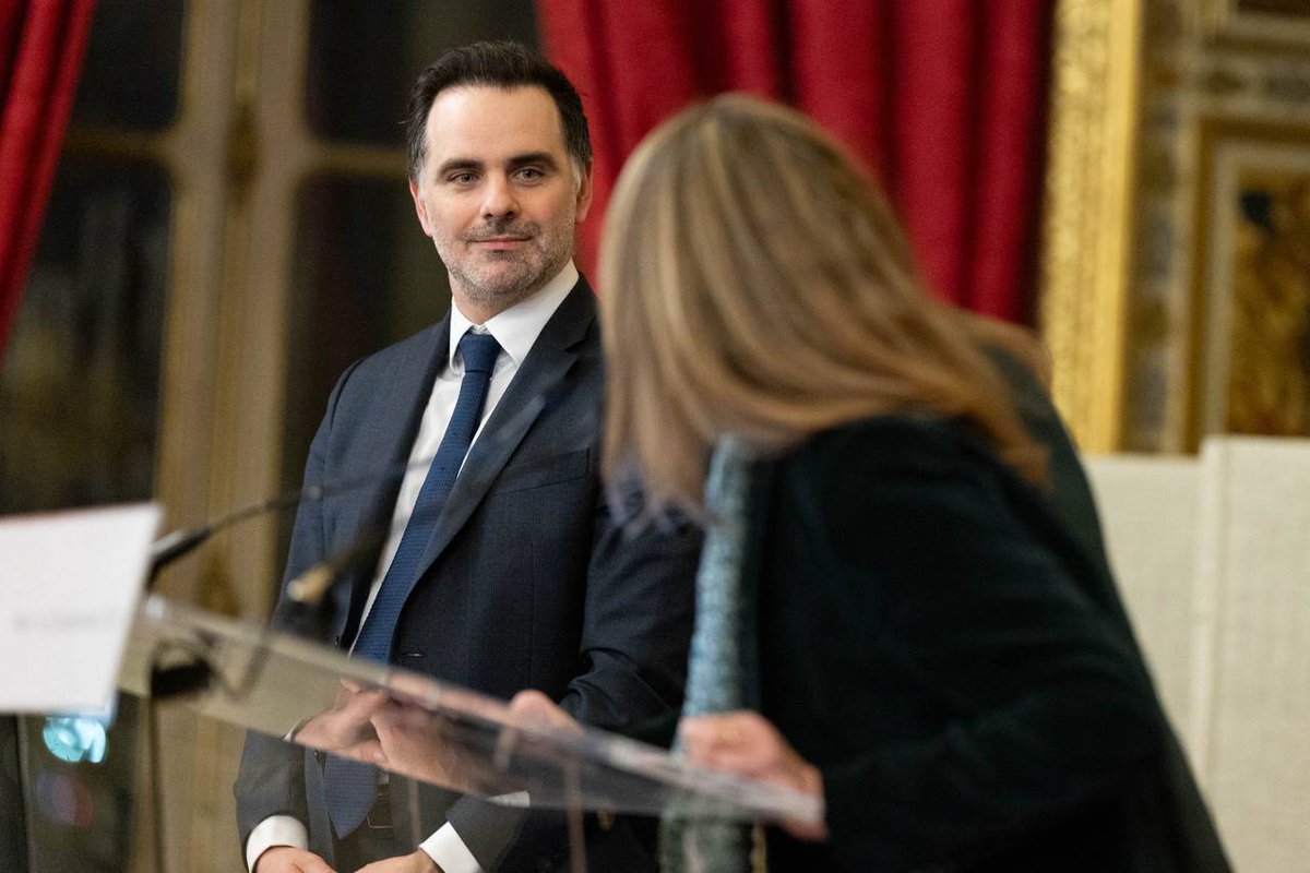 Honoré d'être ministre délégué du Commerce extérieur et des Français de l’étranger auprès de <a href="/jnbarrot/">Jean-Noël Barrot</a> au sein de <a href="/francediplo/">France Diplomatie 🇫🇷🇪🇺</a>, aux côtés de <a href="/benjaminhaddad/">Benjamin Haddad</a> et <a href="/TMohamedSoilihi/">Thani Mohamed-Soilihi</a>.

Gratitude à <a href="/sophieprimas/">Sophie Primas</a> pour le travail accompli et son engagement indéfectible. 🇫🇷