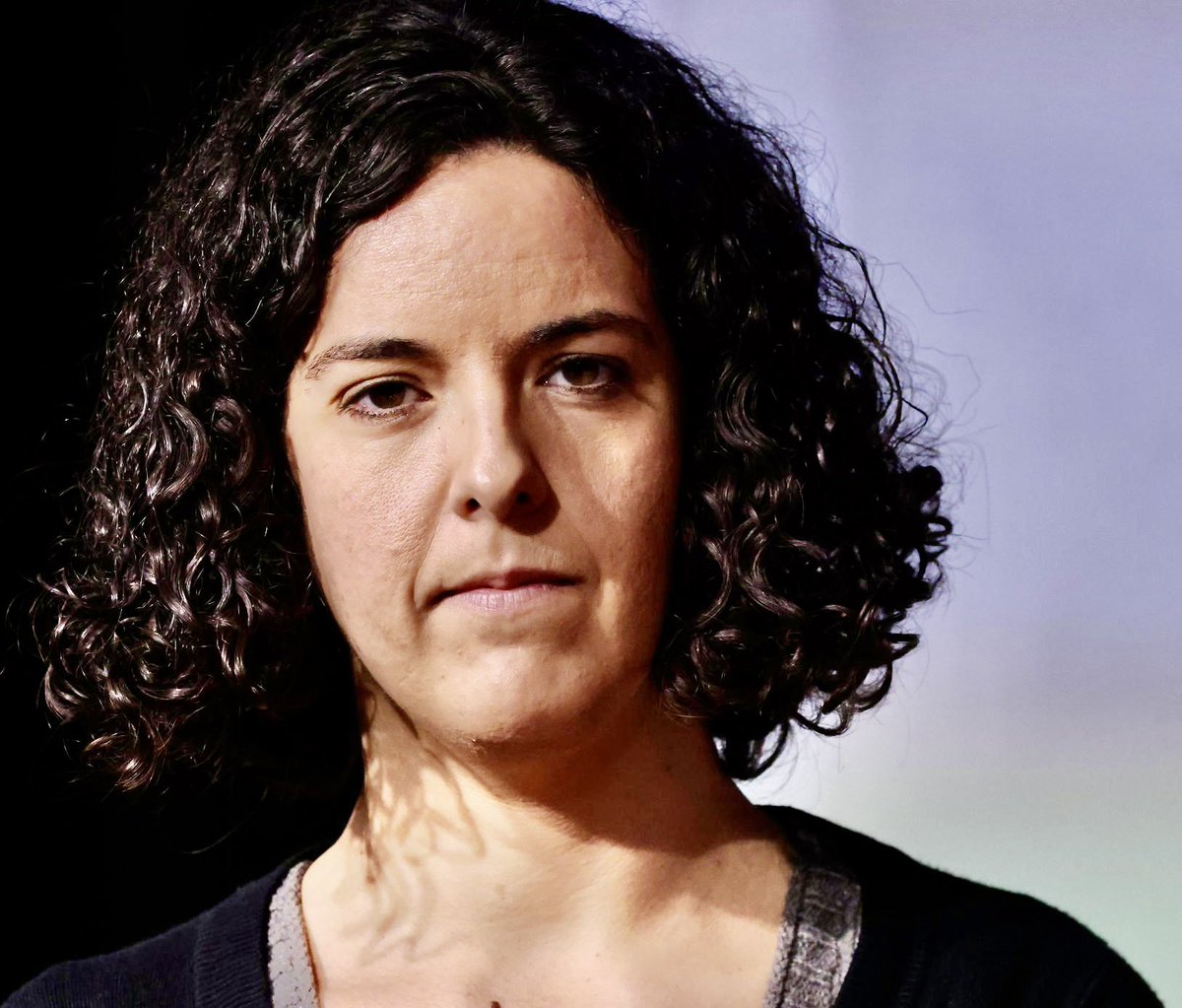 L’heure du réveillon approche. La cousine LFI palestino-végane a confirmé sa venue, contrairement aux années précédentes. Que faire ? Quels sont les éléments de langage pour endiguer son verbiage ? Où faut-il la placer à table pour que les inconvénients de sa présence soient