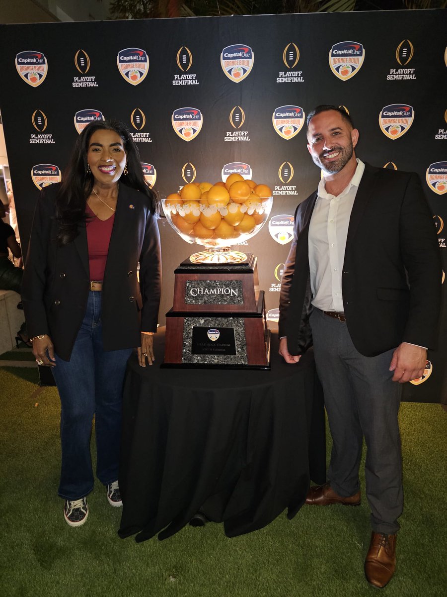 Barbarasharief's tweet photo. 🏈How about them oranges! I had a great time at the Orange Bowl Kickoff celebration🍊 Merry Christmas Eve, everyone!
State Senator Dr. Barbara Sharief DNP, AAPRN, FNP
https://t.co/gjFyicCfPZ
#Nurses #StateSenateDistrict35 #Sunrise #Weston #Southwestranches #Davie #Coopercity #PembrokePines #Miramar #Hollywood #Nursepractitioner #nursesrock #FNA #FNA #PAC #ANA #MBNA #blacknursesassociation #NBNA #FNPA