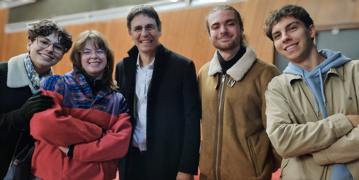 Les M2 rencontrent le Pr Didier Queloz, prix Nobel de physique 2019, lors de sa venue à Lyon, à l'occasion de sa conférence "Exoplanète et la vie dans l’Univers", organisée par le LabEx LIO, et donnée le 12 décembre, au Centre Culturel et de la Vie Associative de Villeurbanne.