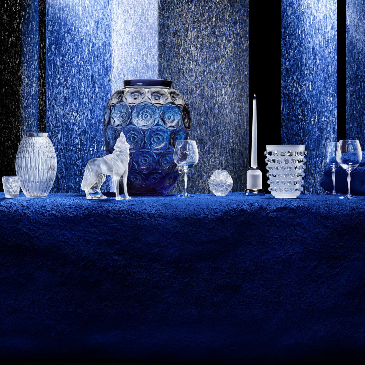 As Lalique’s cosmic dreamscape unfolds, we wish you a Christmas as magical as the stars above.

#LaliqueHolidays