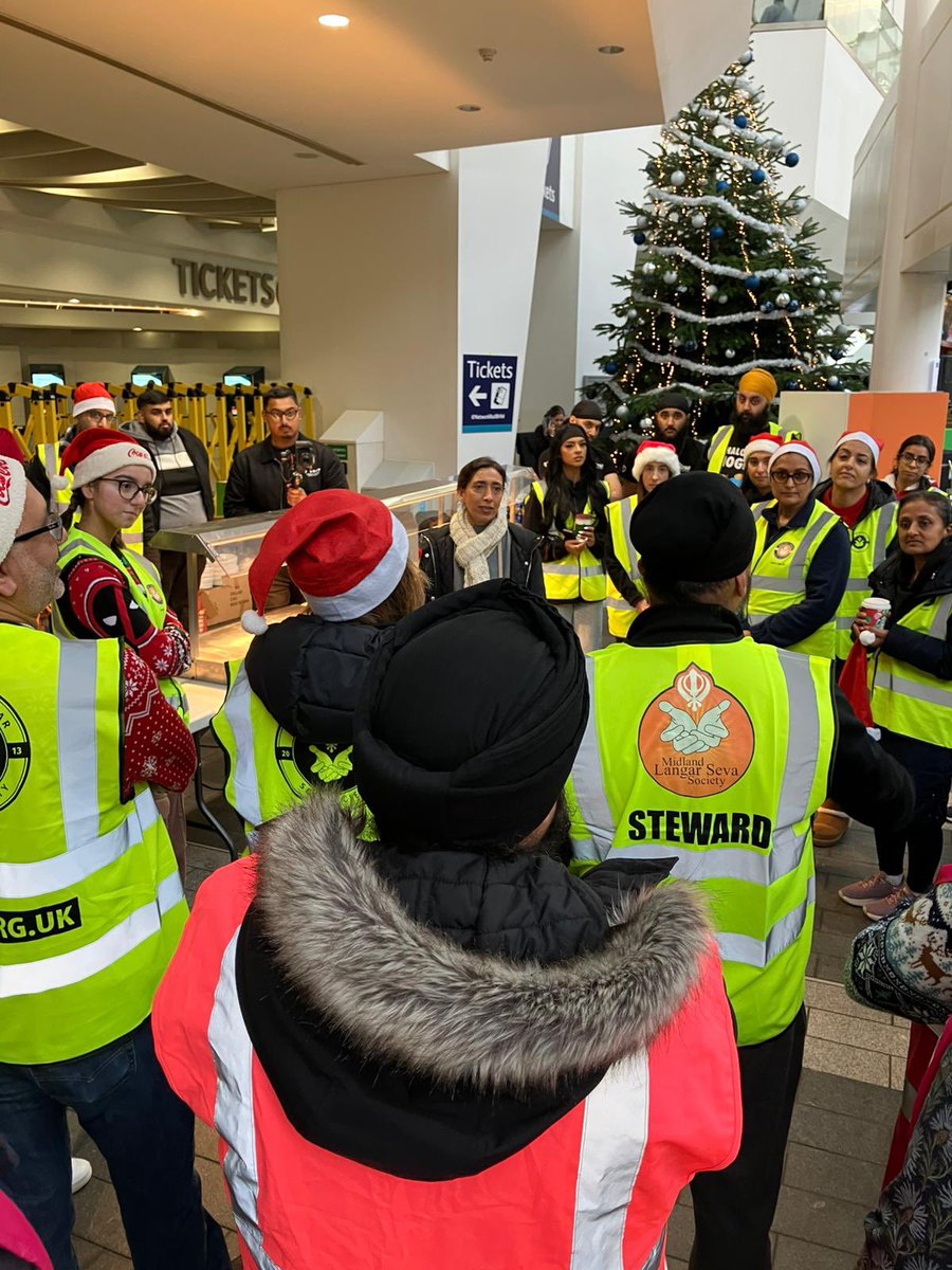 Birmingham New Street (@networkrailbhm) on Twitter photo 🍽️ We’re all set up with <a href="/MidlandLangar/">Midland Langar Seva Society</a> to provide a free hot meal for those in need this Christmastime
🎄 We’re expecting up to 300 people to join us on the concourse for the festive feast
👉 Read more: gloo.to/FEXi 🍽️ We’re all set up with <a href="/MidlandLangar/">Midland Langar Seva Society</a> to provide a free hot meal for those in need this Christmastime
🎄 We’re expecting up to 300 people to join us on the concourse for the festive feast
👉 Read more: gloo.to/FEXi