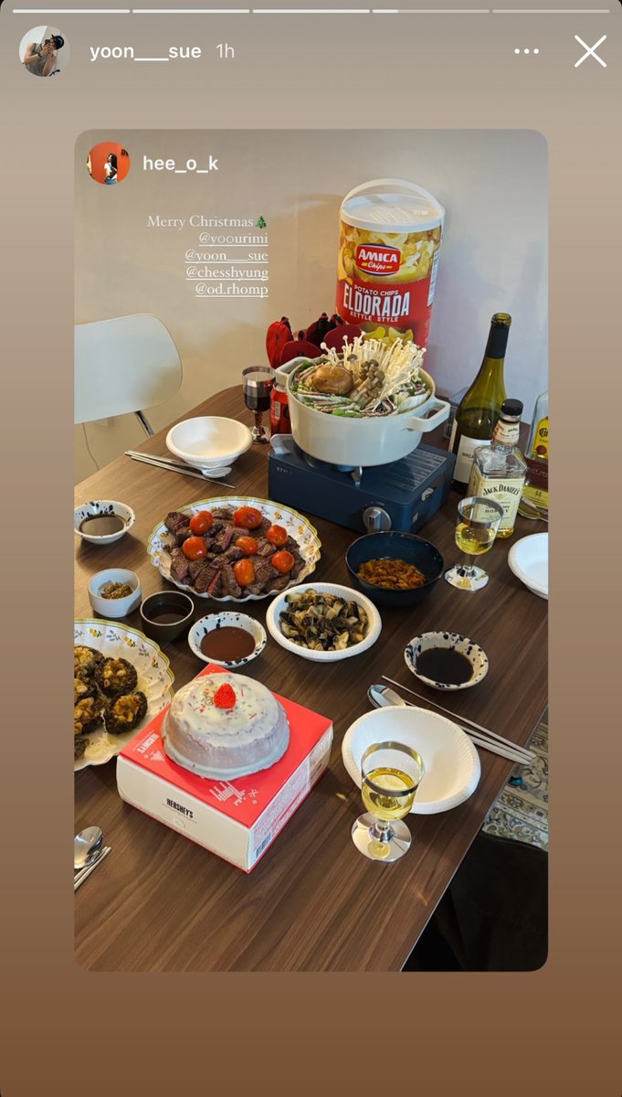 yoonddueya's tweet photo. yoonsue celebrating christmas eve with his friends🎄❤️

#KIMYOONSUE #김윤수 https://t.co/EdDUoK01T4