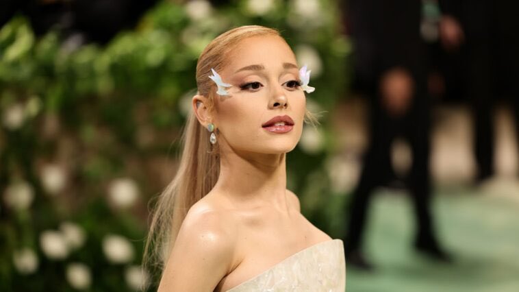HitsAndCharts's tweet photo. 🏆 | Ariana Grande becomes the female artist with the highest monthly listeners in Spotify history. https://t.co/mXkchtObbK