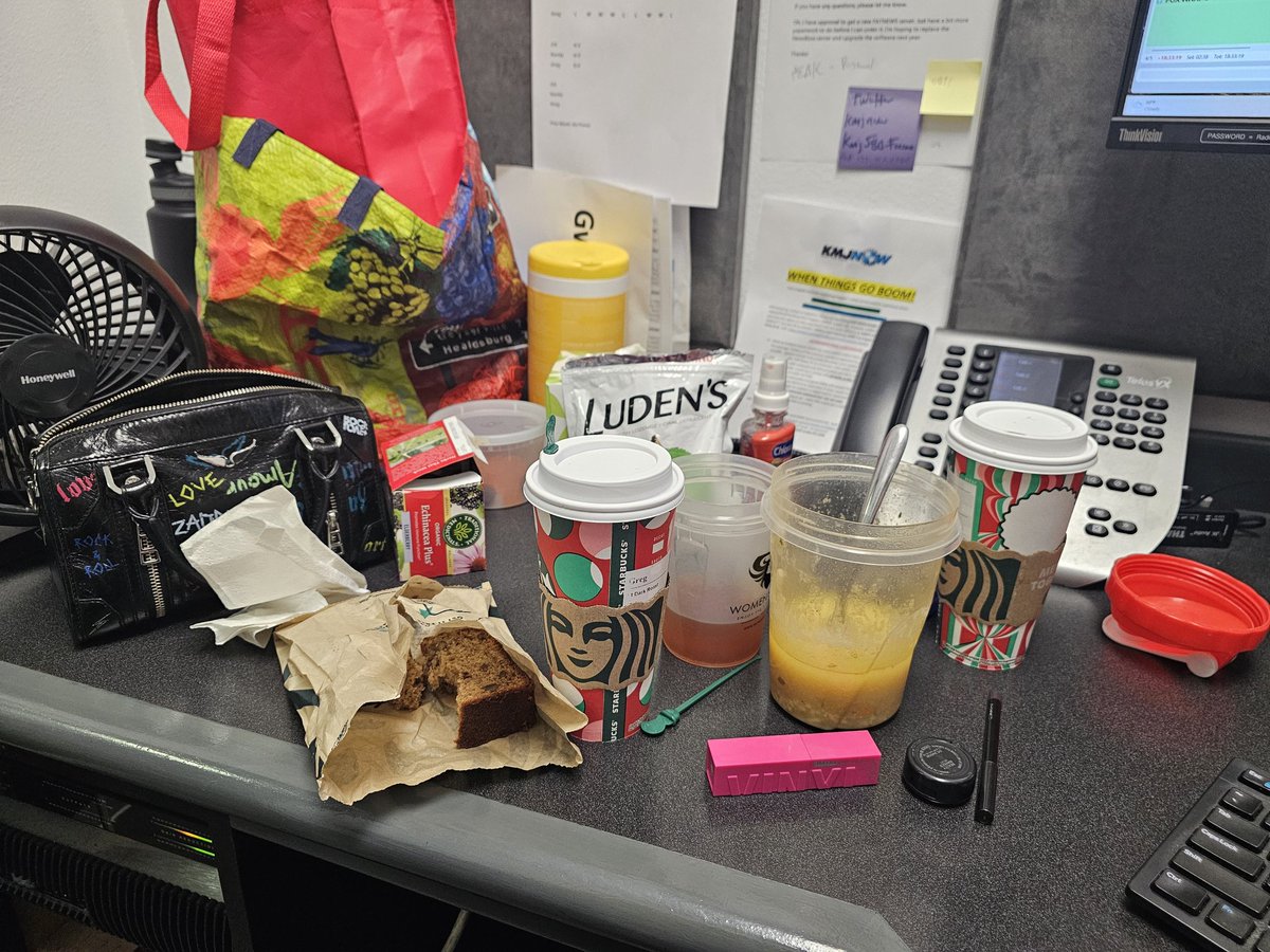 LiziKernNews's tweet photo. Anchoring Fresno’s Morning News for @RandyKMJames who is on holiday 🎄🎅 
@KMJNOw with my fellow Chicagoan and host @CGProgram and @GregLaneCountry who brought me @Starbucks coffee and banana bread ❤️😍 (my cold-fighting tools in photo 2) https://t.co/lyOH0BQQSx