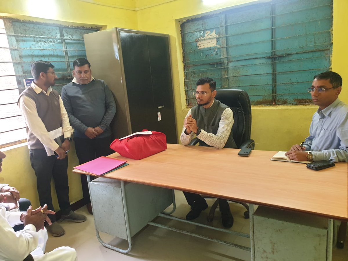 આજરોજ જાફરાબાદ તાલુકાના વઢેરા ગામે ગામ મુલાકાત અને ગ્રામ પંચાયતનું સામાન્ય દફતરની તપાસણી માન.શ્રી કલેક્ટર સાહેબ અમરેલી દ્વારા કરવામાં આવી.