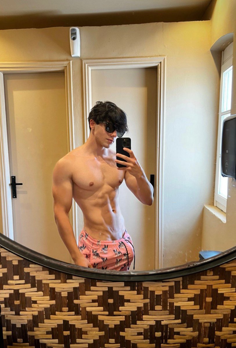 Say Hi for a free D pic