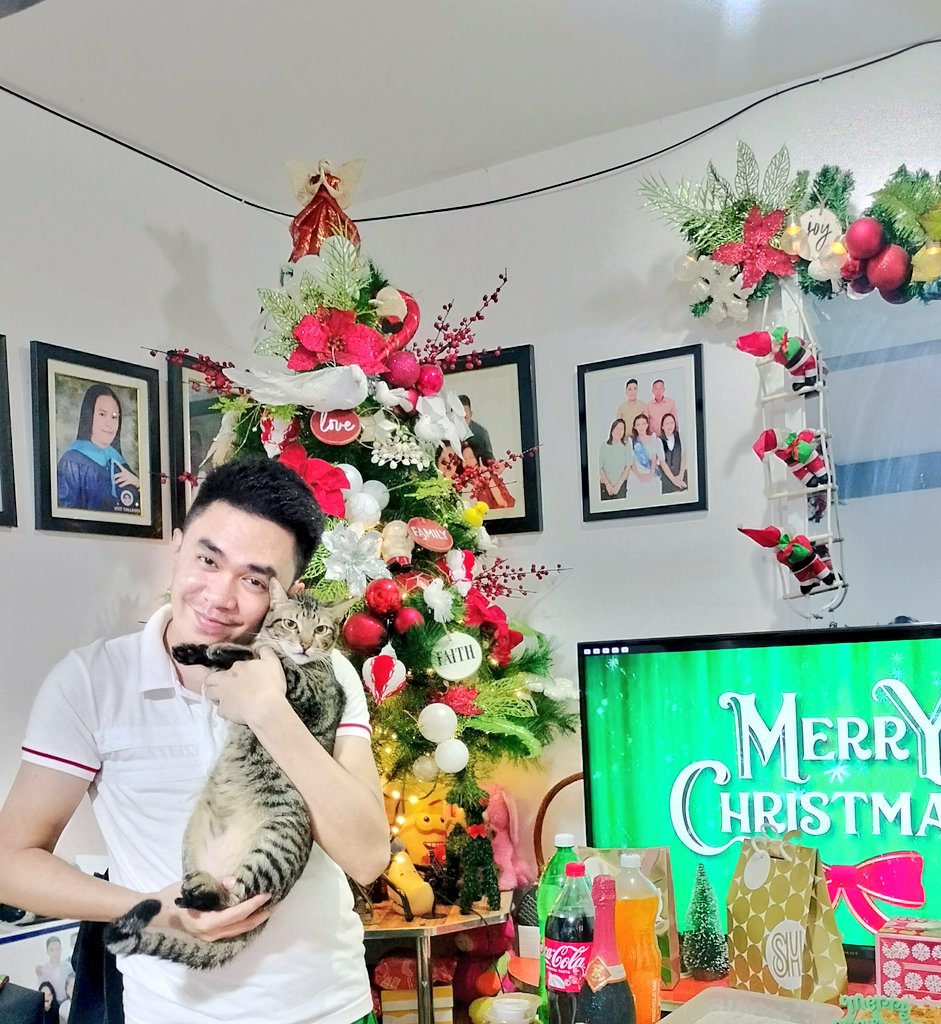 SerJyms's tweet photo. maligayang paws-ko 🥰😘💗🌲 https://t.co/tNM9WzdOzU