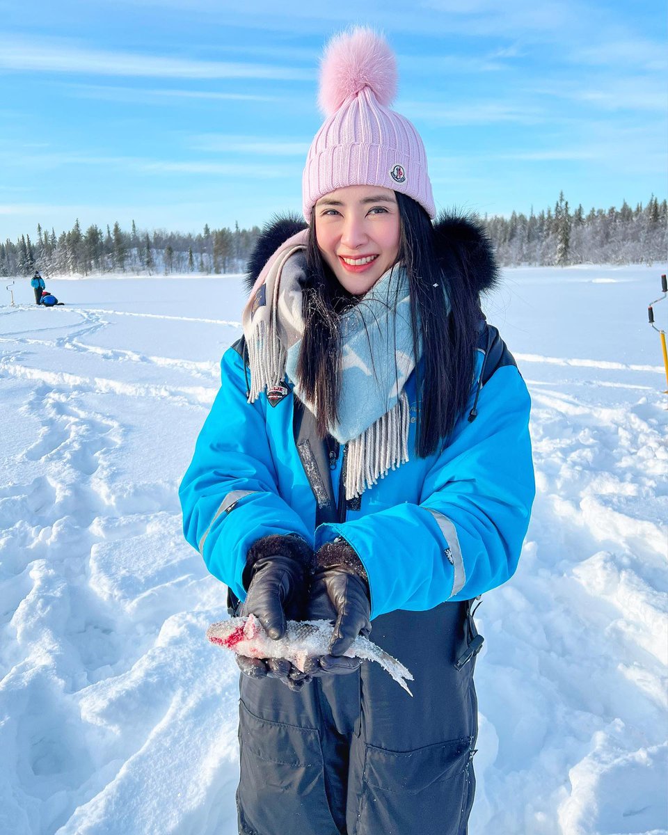 NweLayly's tweet image. Freezing hands, but a warm heart filled with joy ❄️❤️ #IceFishingFun