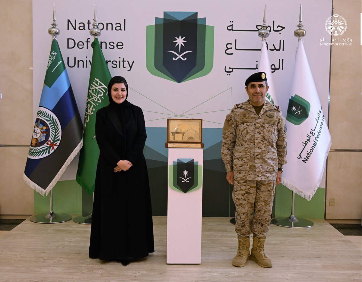 سمو الأميرة هيفاء بنت عبدالعزيز بن عياف آل مقرن سفيرة خادم الحرمين الشريفين لدى مملكة إسبانيا وإمارة أندورا، تقدم محاضرة في #جامعة_الدفاع_الوطني بعنوان «دبلوماسية المملكة العربية السعودية»، وذلك ضمن برنامج الضيوف المحاضرين، لتعزيز الإثراء المعرفي لدارسي البرامج الأكاديمية.