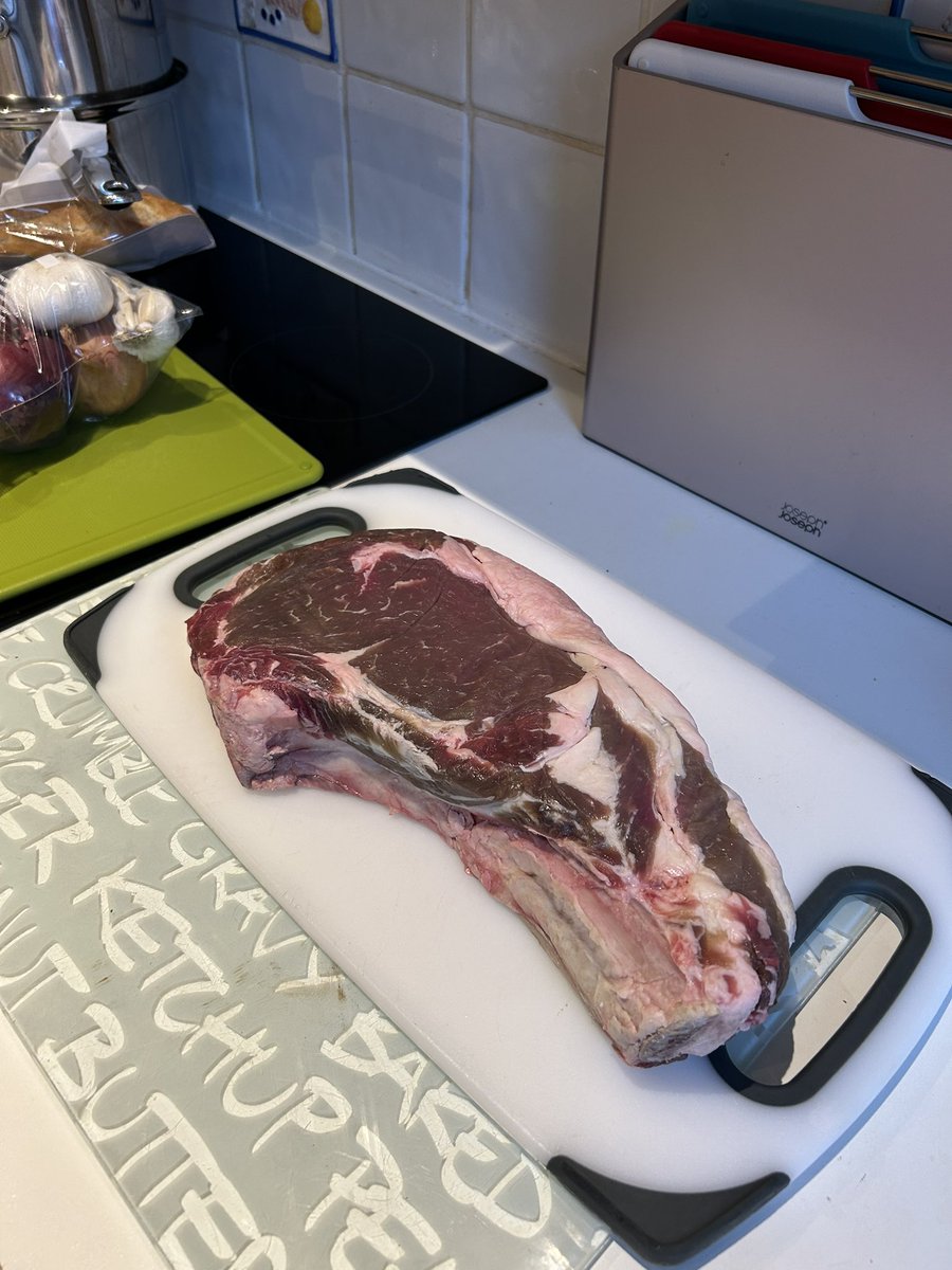 spurscabdanny's tweet image. Hanukahmus eve… steak on the bbq… getting ready with room temp… #tomohawk